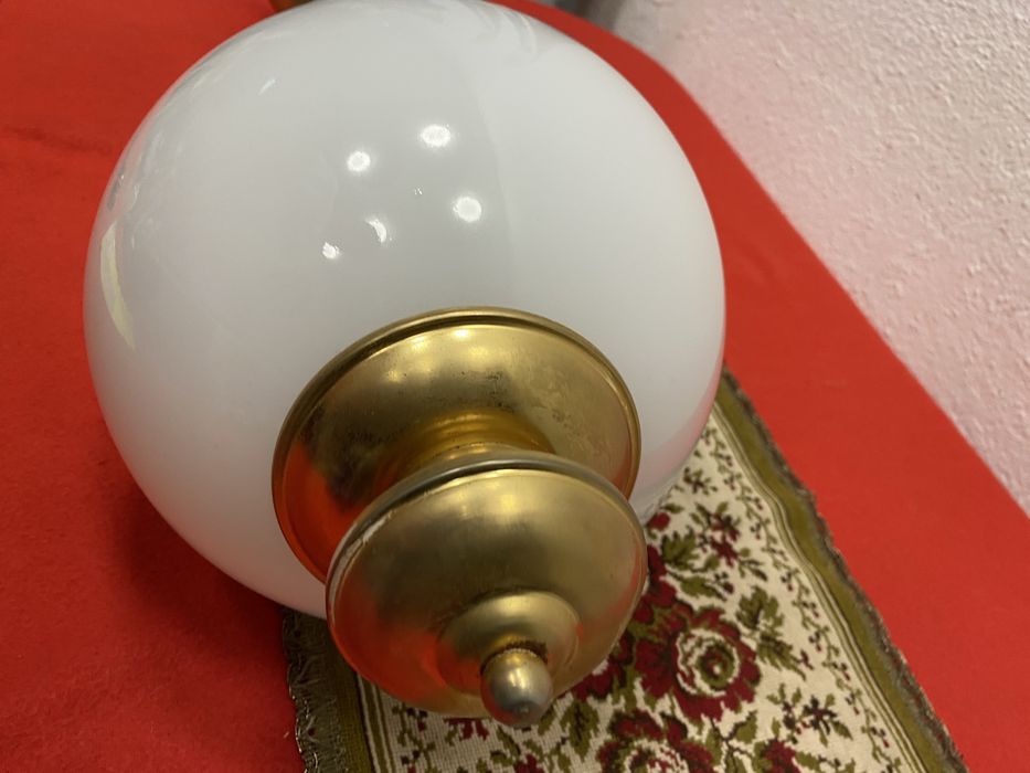 Италиански полилей с месингова основа и млечно стъкло