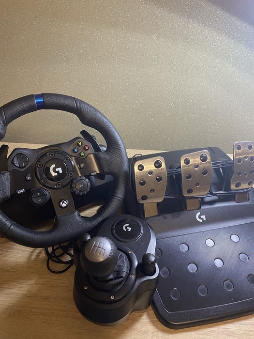 Volan gaming logitech g923 si schimbator de viteze