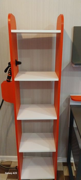 Стол письменный с полками