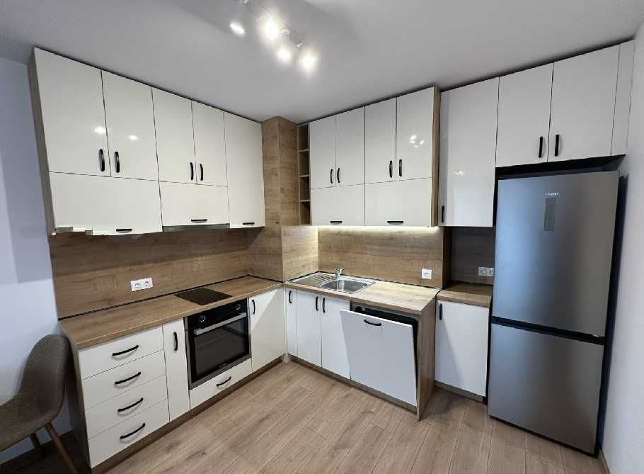 Дава се под наем Двустаен апартамент в София, Зона Б-18 - 65 кв.м за 765 € - Снимка #2