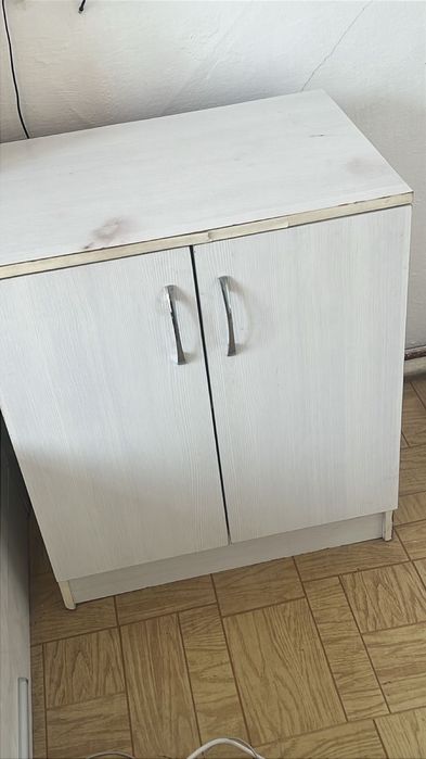 Продам тумбочку срочно