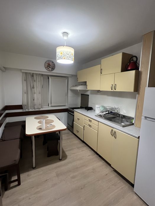Vand mobila din apartament