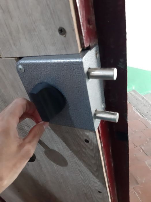 Темир есик сатылады замокпен