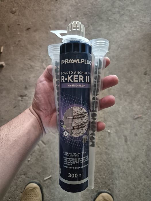 Vând ancoră chimică 
Rezistenta mare la fixare in beton si