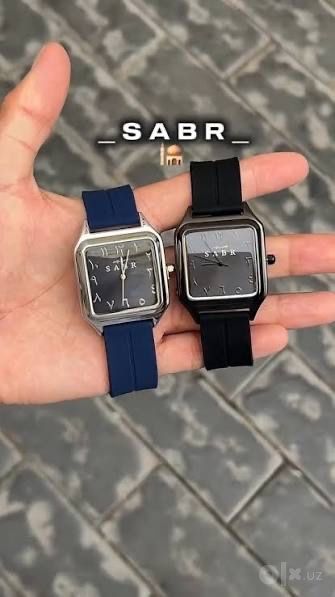 Sabr kvadrat dizayndagi erkaklar soati