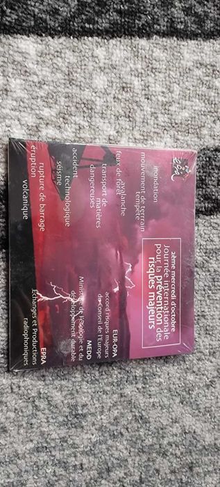 Здравейте! Продавам дискове