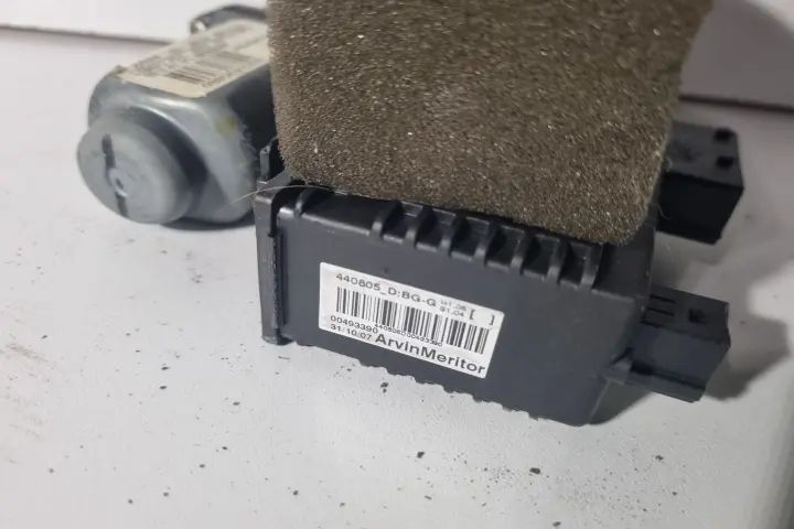 Motoras macara geam fata stanga Citroen C4 Picasso 2008