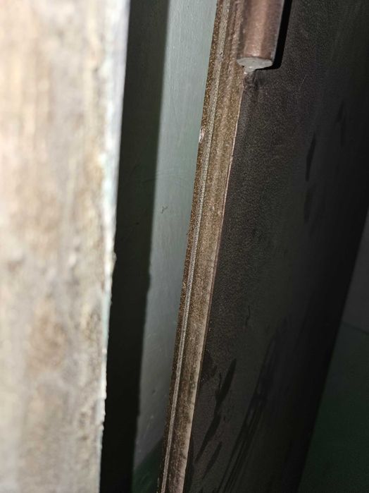 Продается железная дверь