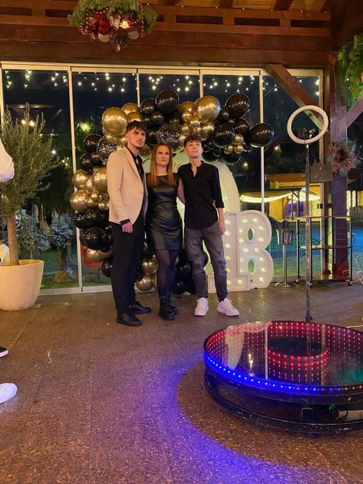 Decor baloane majorat cifre luminoase 18 platforma 360 majorat panou