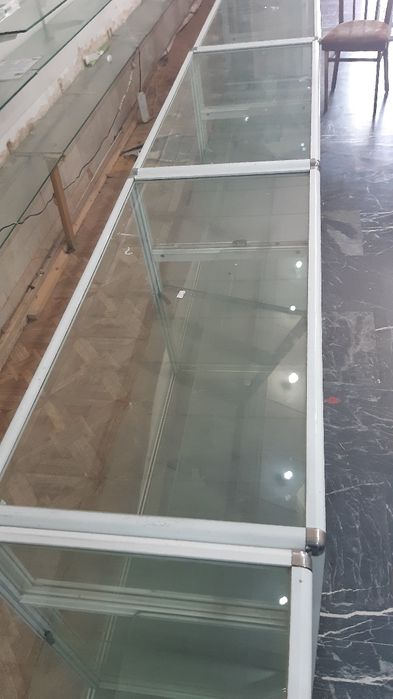 Ветрины и стеллажи