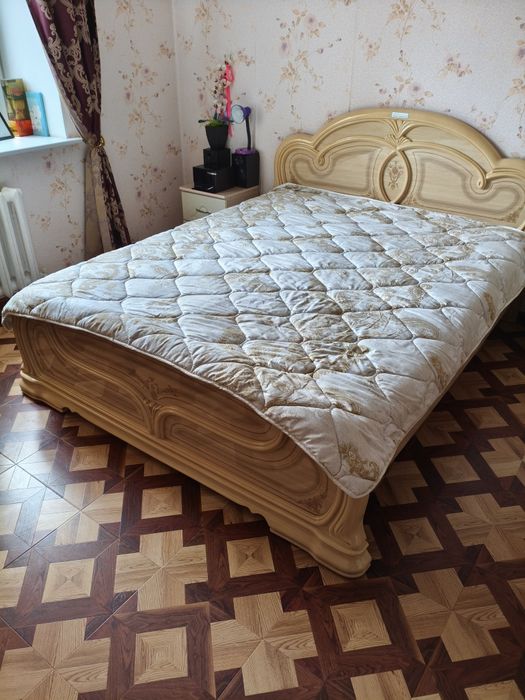 Продам спальный гарнитур