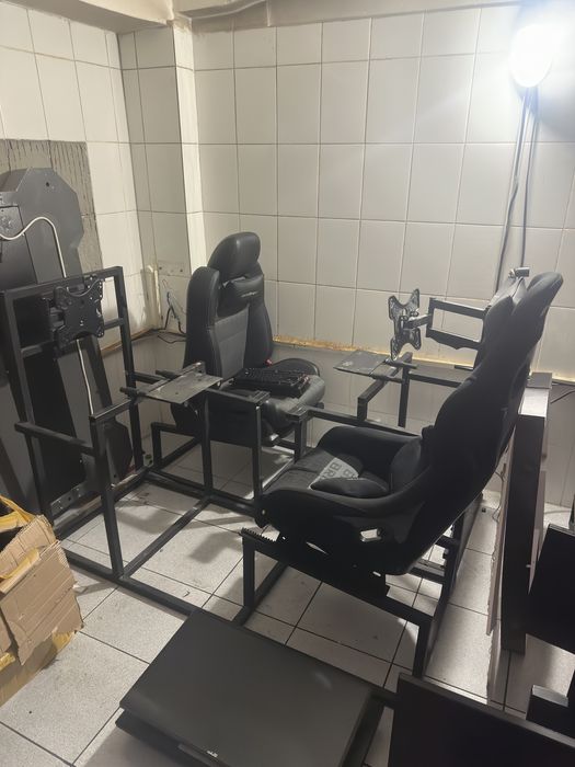 Продам 2 каркаса с креслами для симрэйсинга