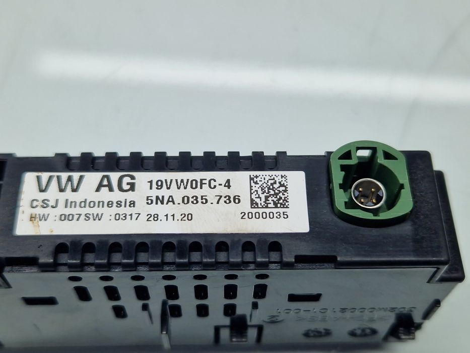 Conector auxiliar USB Volkswagen Touran (5T1) R-line [Fabr 2015-preze