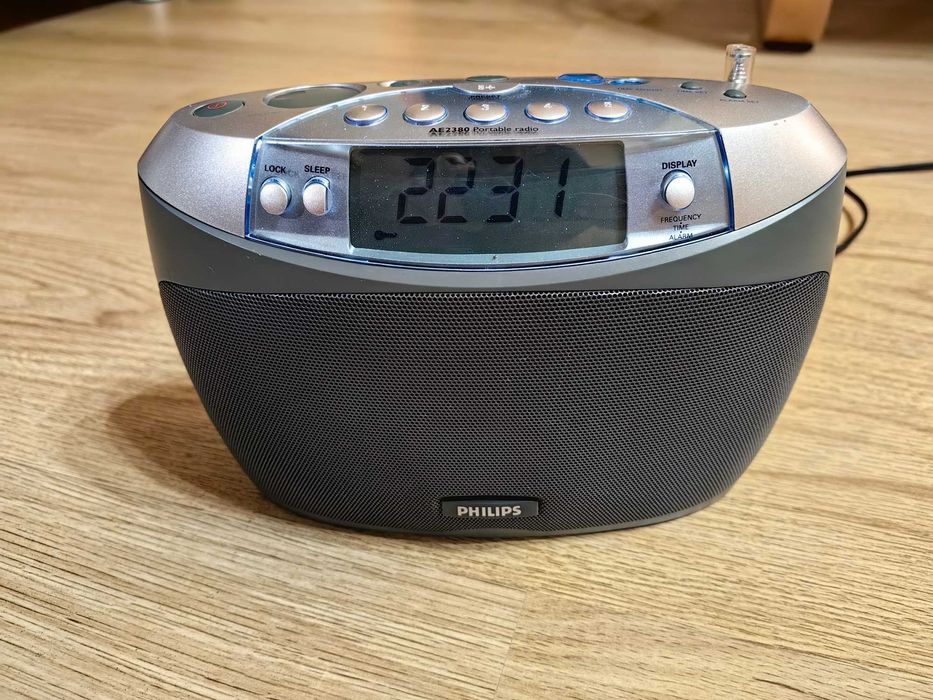 Aparat radio FM Philips AE2100 + AE2140 + AE2830 portabil si la priza.