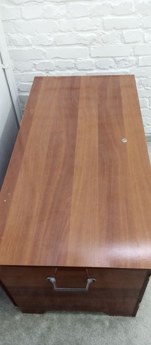 Sandiq sotiladi ajoyib holatda