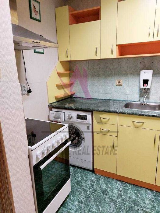 Дава се под наем Тристаен апартамент в Варна, Автогара - 80 кв.м за 562 € - Снимка #1