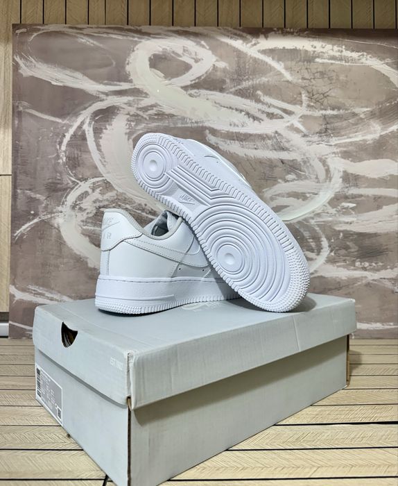 Nike Air Force 1 Triple White