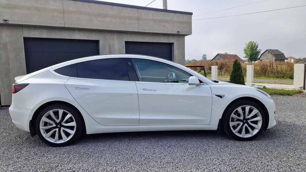 Tesla Model 3 Standard Range Plus