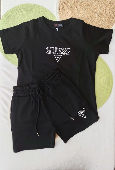 Дамски комплектиКъси панталони Налични размери C, M, L, XL. Памучна материя и достъпни цени.