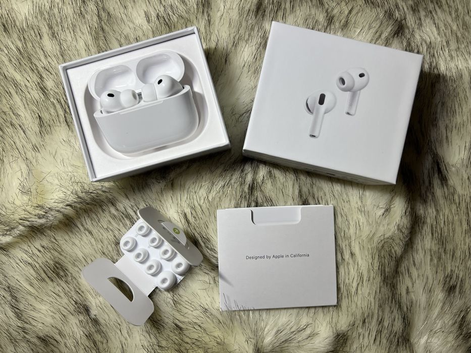 Casti Apple AirPods Pro 3 - ca noi