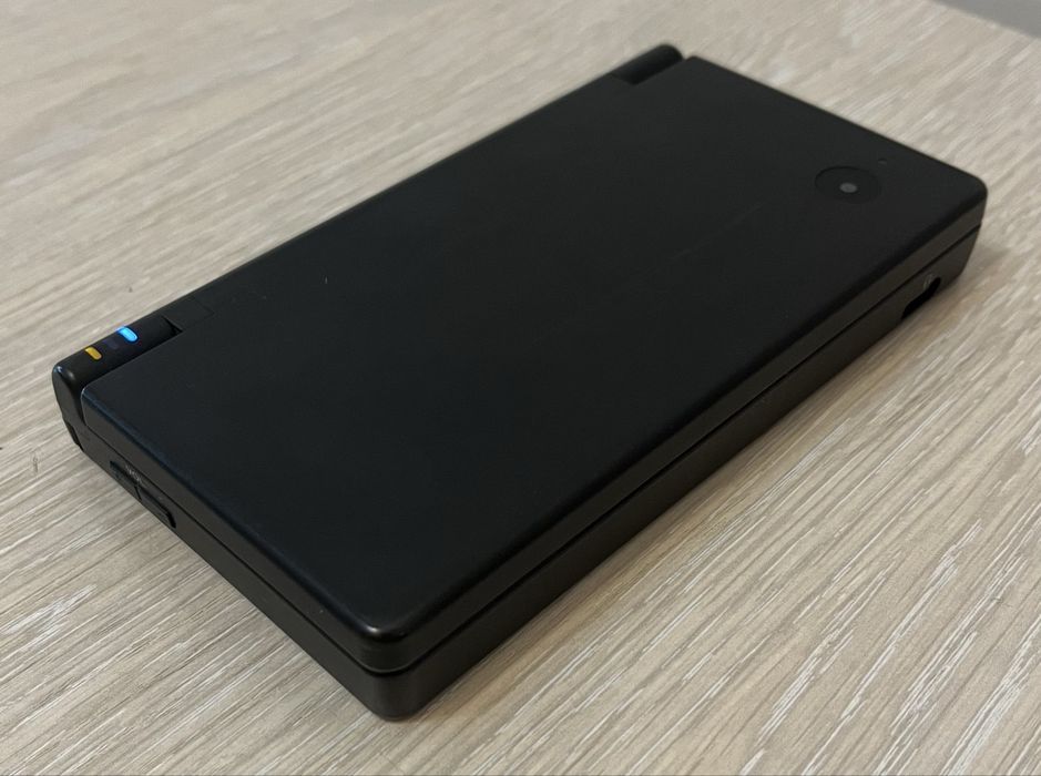 Nintendo DSi (черная)