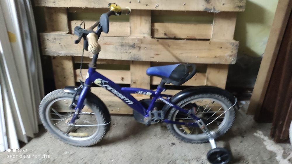 Детско колело с помощни колелца 
Гуми 16-ки
Само лично предава