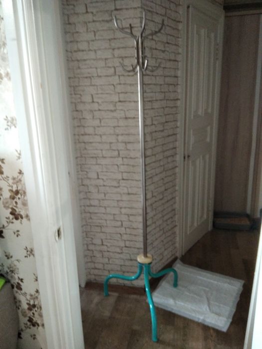 Продам напольную вешалку б /у