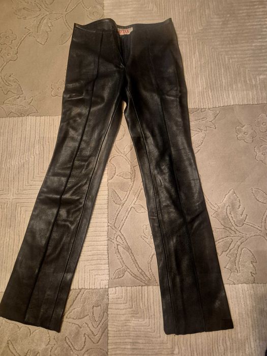 Vand pantaloni piele
