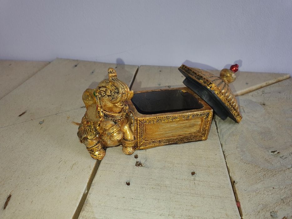 Фигурки/Стоки от затворен магазин