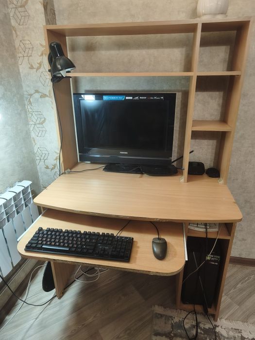 Стол компьютерный даром