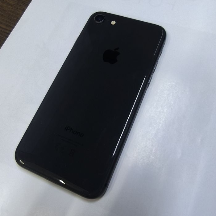 Продам iPhone 8, черный
