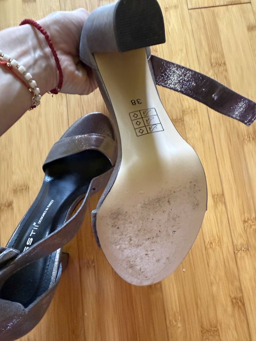 Сандали сребристи