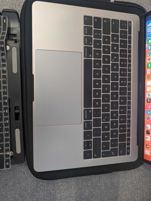MacBook Pro 13-inch, 2017 8gb i5 256ssd