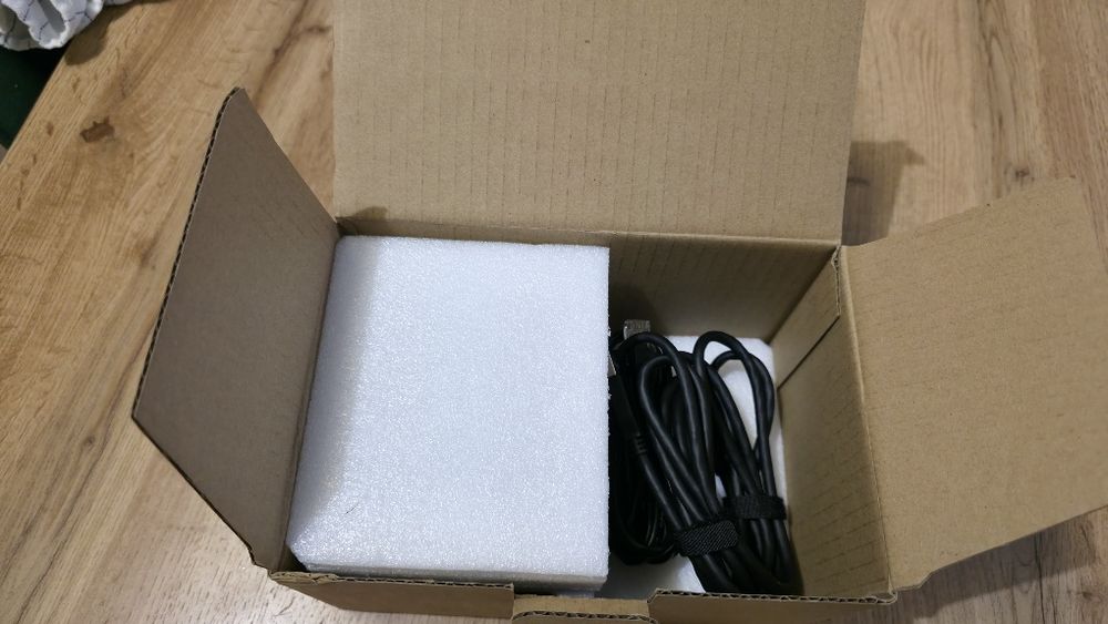 Cameră videoconferință Poly EagleEye Cube USB – NOUĂ, cutie completă