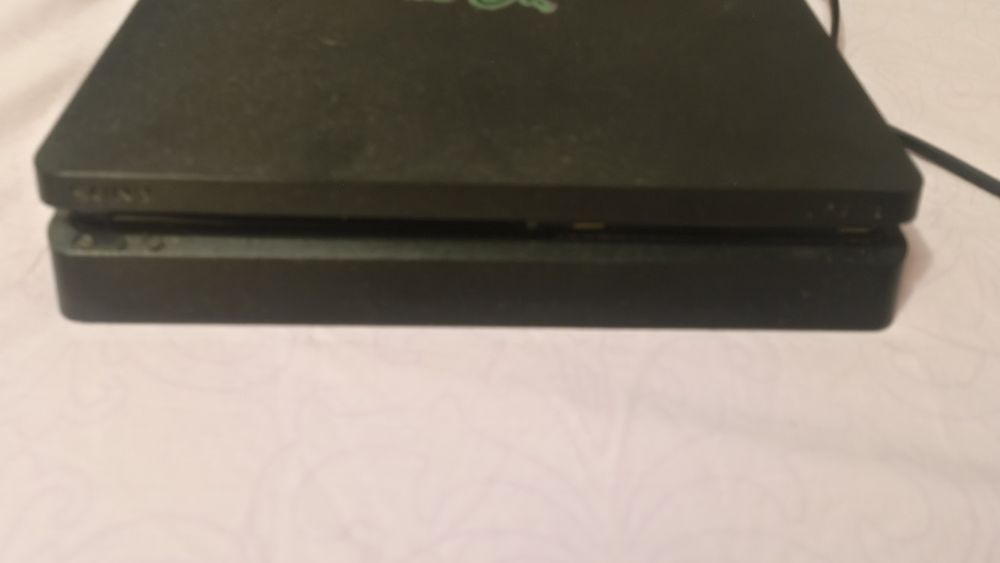 Playstation 4 Slim + 2 джойстика +VR headset