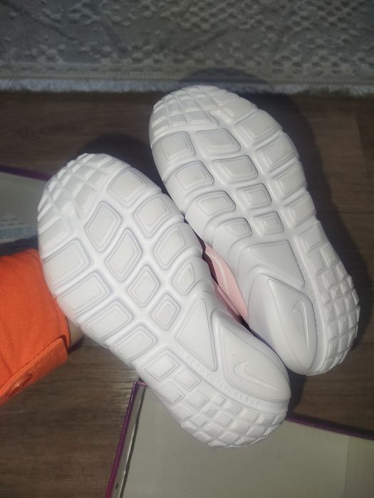 Кроссовки на девоку Nike