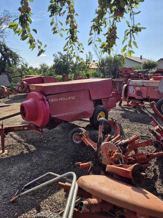 Presa   Balotiera   New    Holand    Zona   de   munte    tractor   mic   30  Cp   adusa  recent