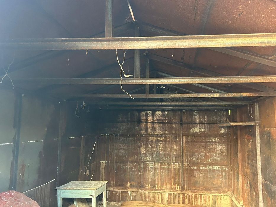 Гараж продам железный.