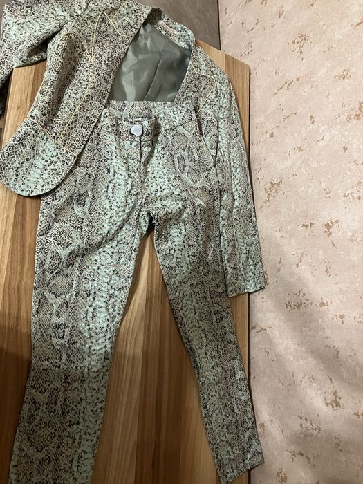 Луксозно костюмче 36 размер