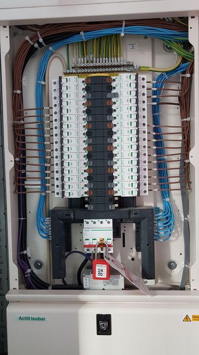 Electrician instalatii electrice