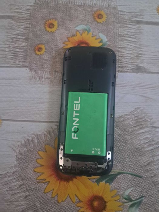 Продам простой телефон