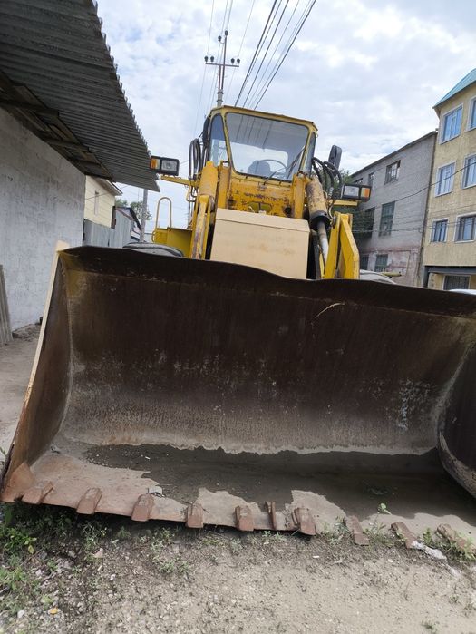 Фронтальный погрузчик продам