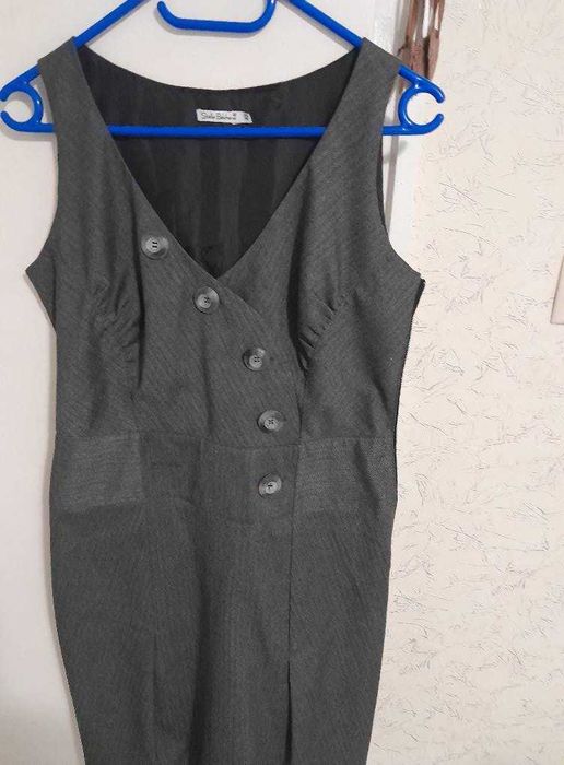 Красиви рокли размер 44