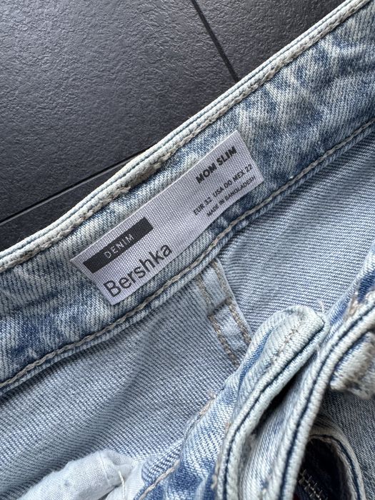 Светли дънки Bershka