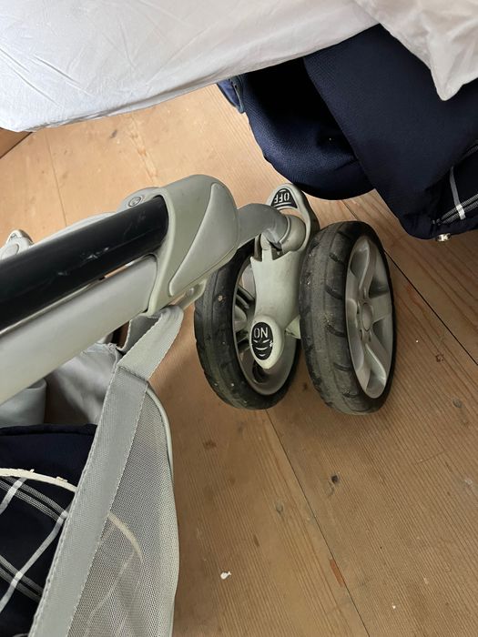 Cărucior + scoică bebe