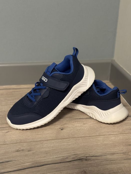 Продам кроссовки 37р