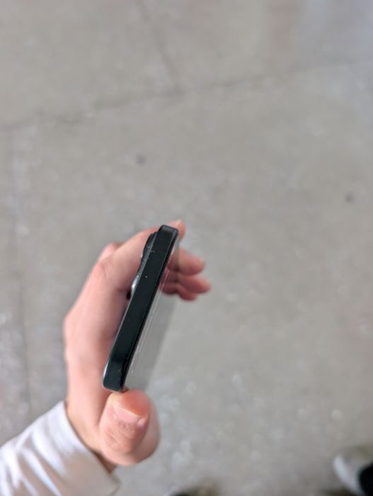 iPhone 15  128гб