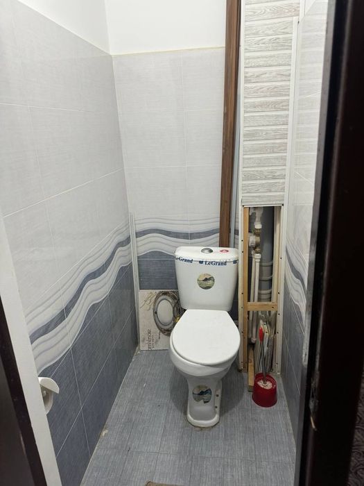 Kvartira sotiladi. Mirobod tumani 4-massiv 67-dom.