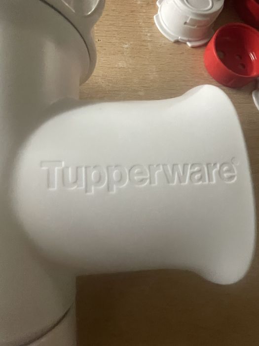 Tocator Tupperware
