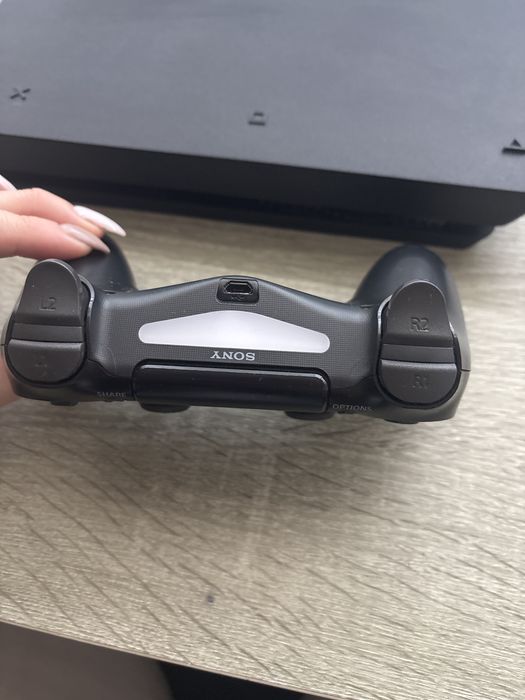 •	PlayStation 4 500GB + контролер – перфектно състояние